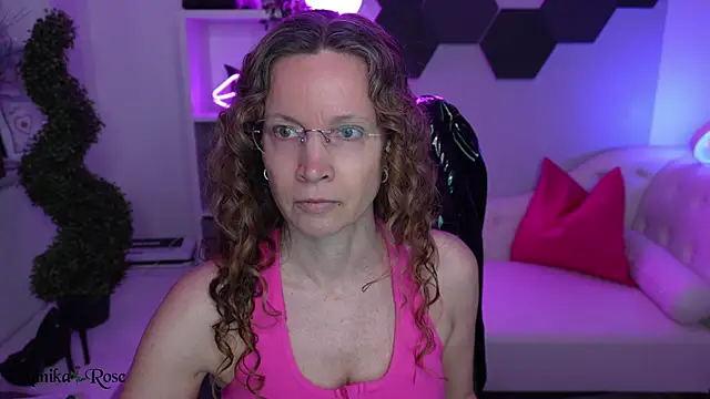 AnnikaRose online show from February 14, 1:00 pm