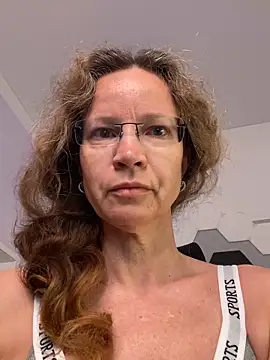 Snapshot of AnnikaRose chatting on June 12, 2:20 am AnnikaRose online show from June 12, 2:20 am