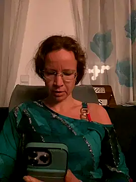 Snapshot of AnnikaRose chatting on November 12, 6:50 am AnnikaRose online show from November 12, 6:50 am