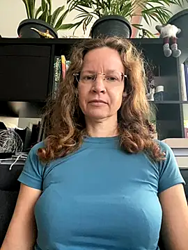 Snapshot of AnnikaRose chatting on November 13, 7:01 am AnnikaRose online show from November 13, 7:01 am