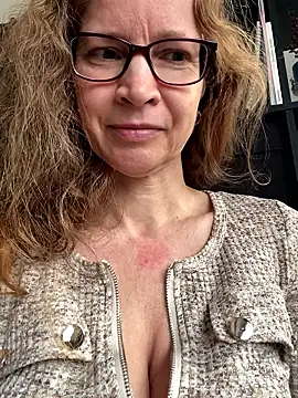 AnnikaRose online show from April 14, 6:07 am