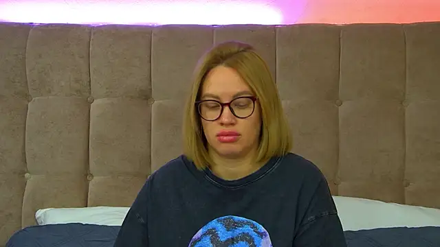 Snapshot of MariaNeumann chatting on September 19, 6:17 am MariaNeumann online show from September 19, 6:17 am