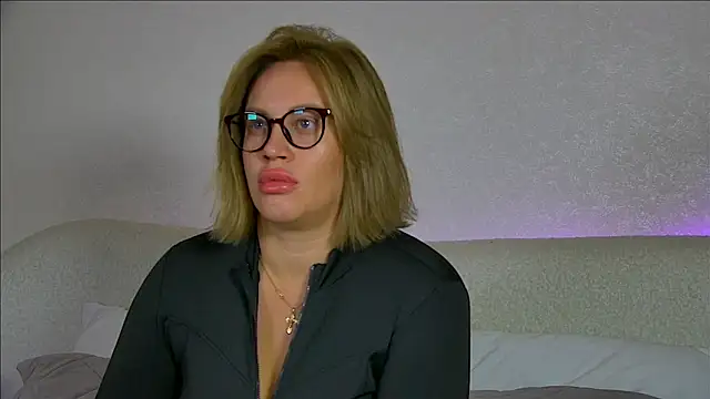 Snapshot of MariaNeumann chatting on September 14, 6:08 pm MariaNeumann online show from September 14, 6:08 pm