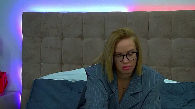 Snapshot of MariaNeumann chatting on September 24, 6:31 am MariaNeumann online show from September 24, 6:31 am