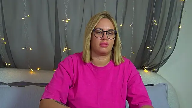 Snapshot of MariaNeumann chatting on November 23, 6:29 pm MariaNeumann online show from November 23, 6:29 pm