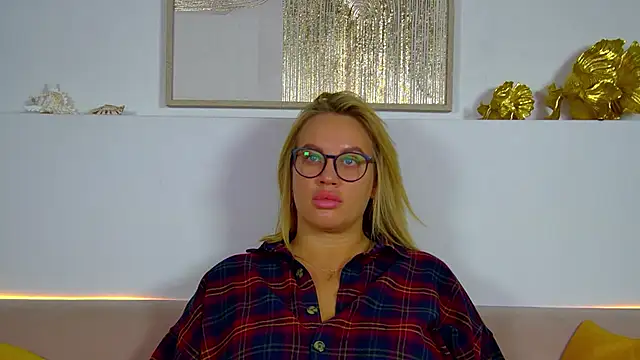 Snapshot of MariaNeumann chatting on November 28, 6:24 am MariaNeumann online show from November 28, 6:24 am