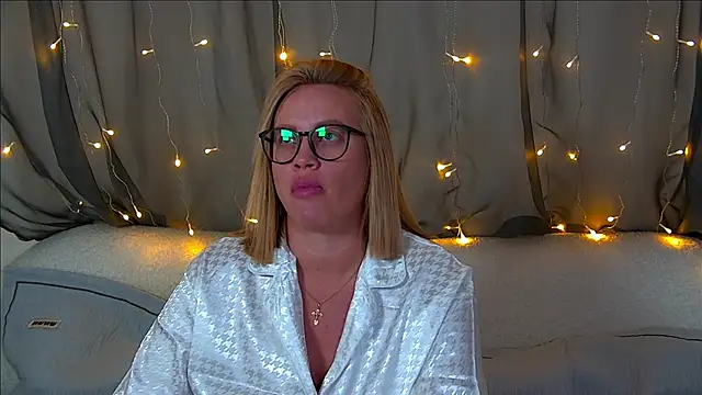 Snapshot of MariaNeumann chatting on October 26, 6:30 pm MariaNeumann online show from October 26, 6:30 pm