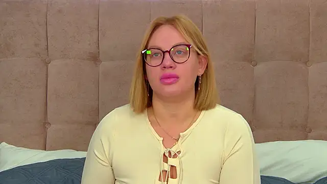 Snapshot of MariaNeumann chatting on September 18, 6:38 am MariaNeumann online show from September 18, 6:38 am