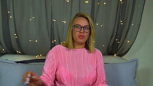 Snapshot of MariaNeumann chatting on November 30, 6:41 pm MariaNeumann online show from November 30, 6:41 pm