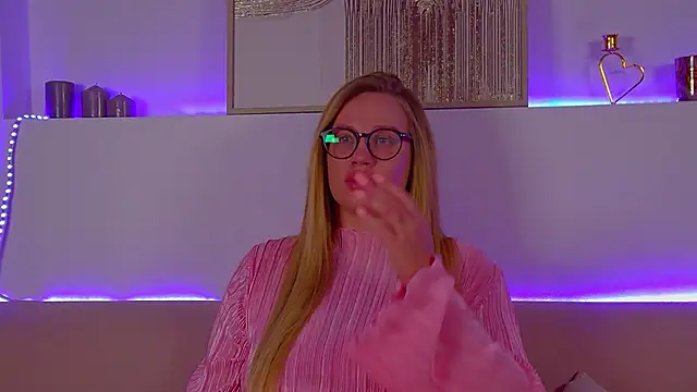 Snapshot of MariaNeumann chatting on March 16, 1:17 am MariaNeumann online show from March 16, 1:17 am