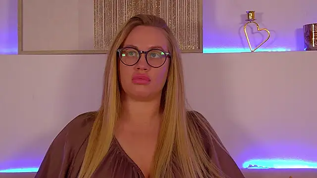 Snapshot of MariaNeumann chatting on March 12, 9:55 am MariaNeumann online show from March 12, 9:55 am