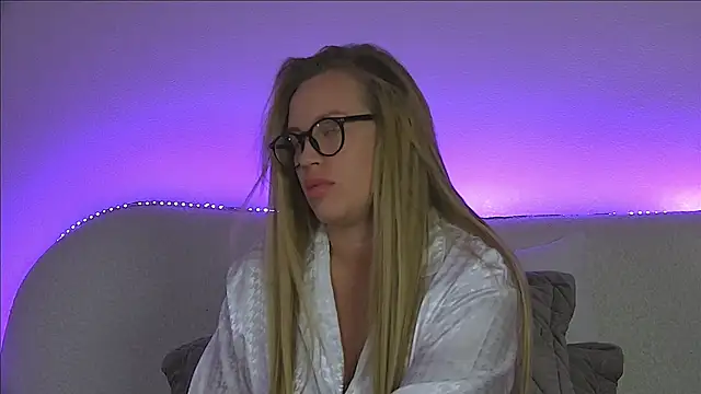 Snapshot of MariaNeumann chatting on March 16, 9:37 pm MariaNeumann online show from March 16, 9:37 pm