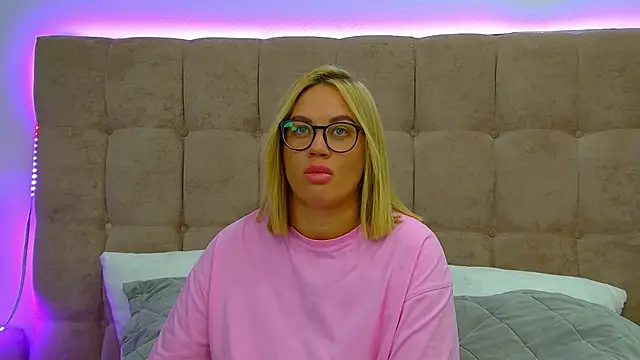 Snapshot of MariaNeumann chatting on November 12, 6:17 am MariaNeumann online show from November 12, 6:17 am