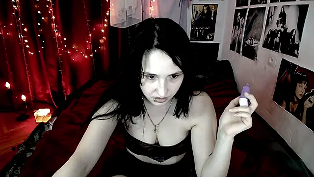 Snapshot of Tricky_Vicky666 chatting on October 16, 10:29 pm Tricky Vicky666 online show from October 16, 10:29 pm
