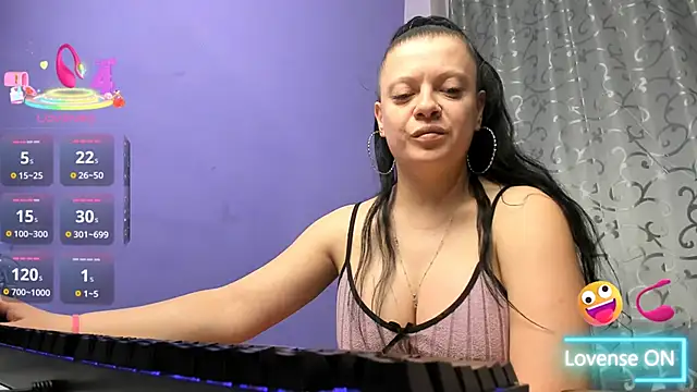 AdriannaLily online show from May 8, 4:33 pm