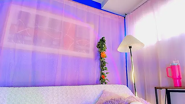 liccy hall online show from June 11, 12:13 pm