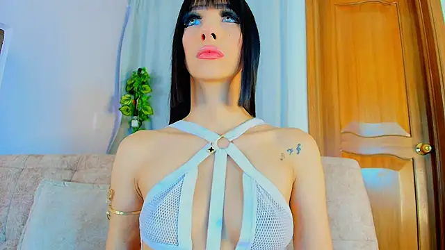 liccy hall online show from February 1, 11:41 am