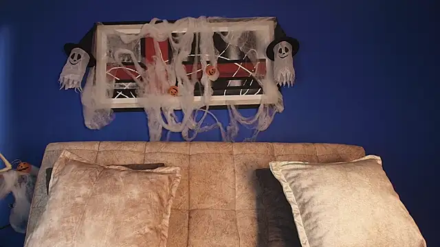 liccy hall online show from October 30, 11:41 am