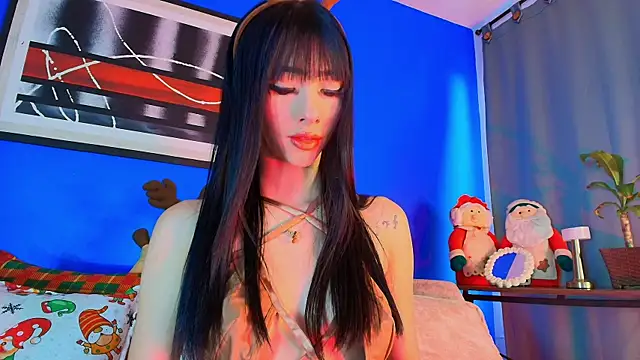 liccy hall online show from December 4, 11:42 am