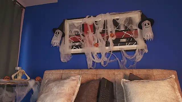 liccy hall online show from October 27, 11:44 am