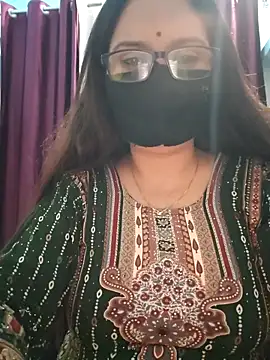 Snapshot of Aishwaryaa_69 chatting on November 12, 8:29 am Aishwaryaa 69 online show from November 12, 8:29 am