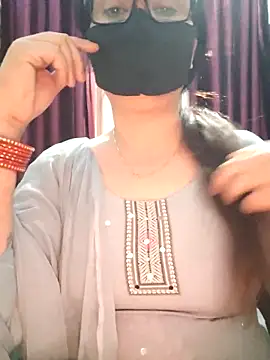 Snapshot of Aishwaryaa_69 chatting on November 8, 7:12 am Aishwaryaa 69 online show from November 8, 7:12 am