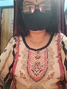 Snapshot of Aishwaryaa_69 chatting on October 28, 2:23 am Aishwaryaa 69 online show from October 28, 2:23 am