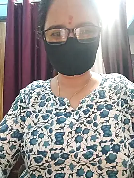 Snapshot of Aishwaryaa_69 chatting on October 2, 4:16 am Aishwaryaa 69 online show from October 2, 4:16 am