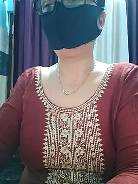 Snapshot of Aishwaryaa_69 chatting on October 30, 11:19 am Aishwaryaa 69 online show from October 30, 11:19 am