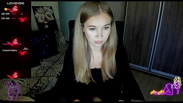 Snapshot of _NigoNika chatting on October 6, 2:07 pm NigoNika online show from October 6, 2:07 pm