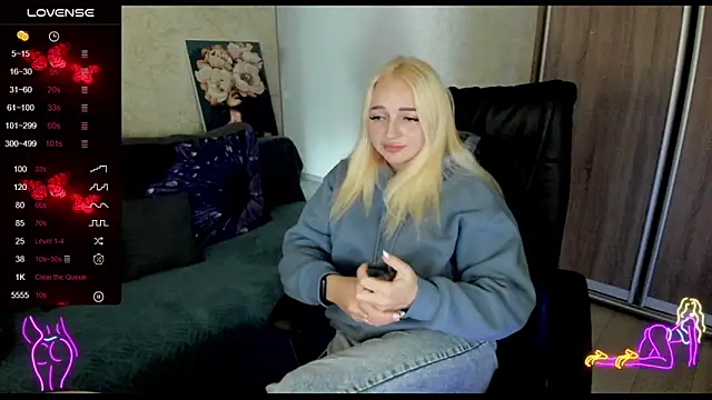 Snapshot of _NigoNika chatting on October 16, 8:44 am NigoNika online show from October 16, 8:44 am