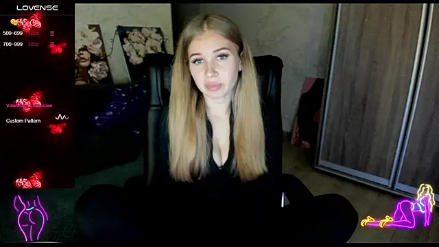 Snapshot of _NigoNika chatting on October 17, 2:52 pm NigoNika online show from October 17, 2:52 pm