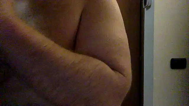 Snapshot of Gladiator_3 chatting on February 13, 11:58 pm Gladiator 3 online show from February 13, 11:58 pm