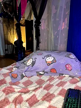 Snapshot of giuli_zerozero chatting on December 5, 4:38 pm giuli zerozero online show from December 5, 4:38 pm