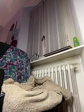 Snapshot of giuli_zerozero chatting on January 16, 5:33 pm giuli zerozero online show from January 16, 5:33 pm