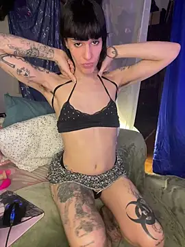 Snapshot of giuli_zerozero chatting on November 12, 8:12 pm giuli zerozero online show from November 12, 8:12 pm