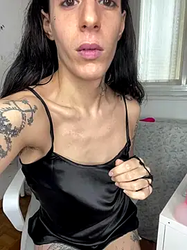 Snapshot of giuli_zerozero chatting on September 24, 1:06 pm giuli zerozero online show from September 24, 1:06 pm