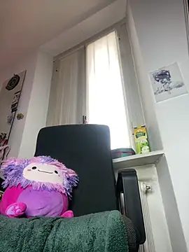 Snapshot of giuli_zerozero chatting on February 11, 2:02 pm giuli zerozero online show from February 11, 2:02 pm