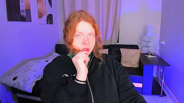 Cassie xKiss online show from December 19, 9:06 pm