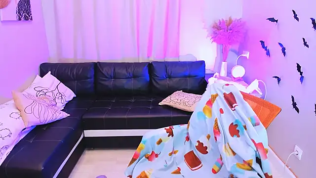 Snapshot of Cassie_xKiss chatting on October 25, 8:31 pm Cassie xKiss online show from October 25, 8:31 pm