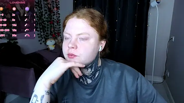 Cassie xKiss online show from April 4, 8:59 pm