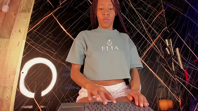 Snapshot of Kloe_Suarez_ chatting on November 17, 7:40 pm Kloe Suarez online show from November 17, 7:40 pm