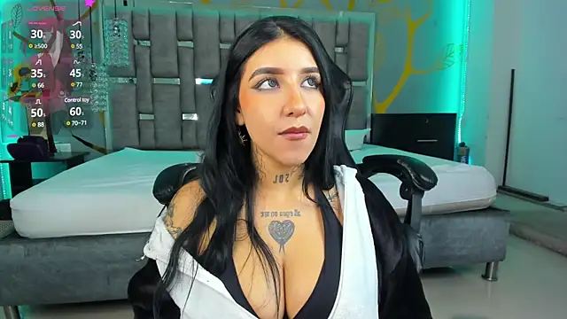 Snapshot of Leiaa_ chatting on December 15, 6:29 am Leiaa online show from December 15, 6:29 am