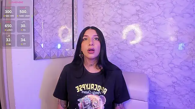 Leiaa  online show from November 16, 12:59 am