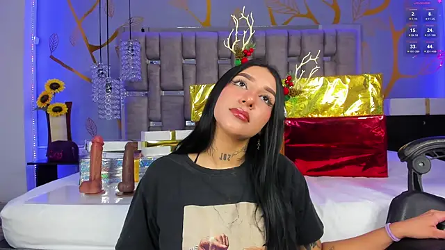 Snapshot of Leiaa_ chatting on December 18, 12:10 am Leiaa online show from December 18, 12:10 am