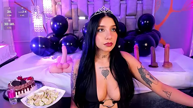 Leiaa  online show from November 13, 5:00 am