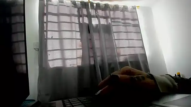Sweet-Suck69 online show from May 5, 9:51 pm