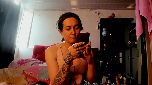 Sweet-Suck69 online show from December 1, 8:21 pm