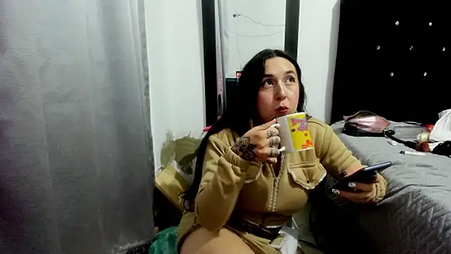 Sweet-Suck69 online show from March 13, 5:23 am