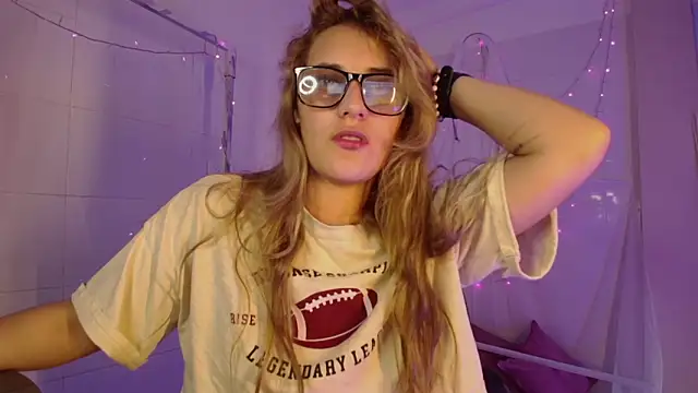 Giia paiige18 online show from February 3, 10:37 pm